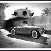 Albert Frey: Frey House 1, portrait with car